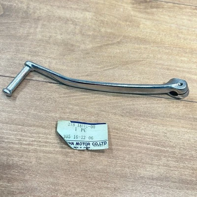 Pedal de alavanca de câmbio Yamaha OEM NOS / 278-18111-00 / RD250 RD350 R5 DS7 - Imagem 1 de 3
