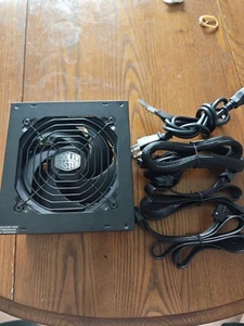 Cooler Master MWE 650W 80 Plus Gold Power Supply (US Plug) - Afbeelding 1 van 6