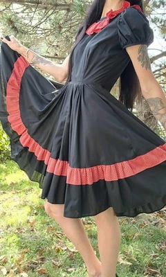 Vestido de Baile Cuadrado Falda Círculo Completo Lunares Rojo y Negro Vintage Años 70 Sears  Foto 1 de 4