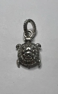 Colgante Brighton Tortuga Tortuga Plateado Grabado Ojos de Cristal Pequeño Dije Foto 1 de 4