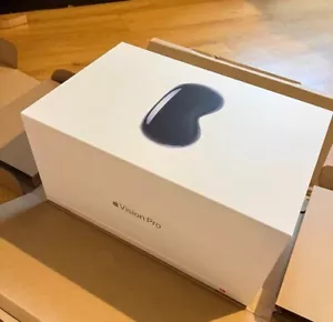 Apple Vision Pro 1st Gen 256GB With Box (New) - Picture 1 of 1