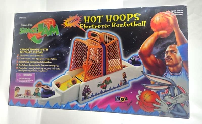 Juego de baloncesto electrónico Michael Jordan Space Jam Talking Hot Hoops 1996 nuevo en caja Foto 1 de 4