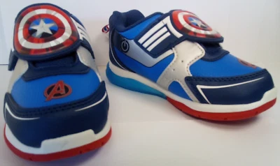 NWT Marvel Avengers Capitán América Niño Zapatillas Atléticas con Luz Talla 9 Foto 1 de 4
