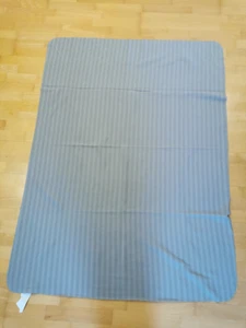 leichte grau-gestreifte Fleecedecke von IKEA - Bild 1 von 2