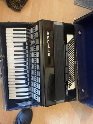 ++Piano accordion akkordeon  WELTMEISTER appolo  bass - Image 1 of 4