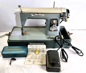 Vintage Keystone Deluxe Streamliner Nähmaschine, Tragetasche und Zubehör - Bild 1 von 22