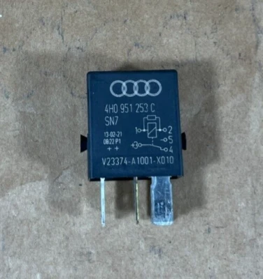 VOLKSWAGEN TIGUAN T5 2009-2013 CAJA DE FUSIBLES UNIDAD DE RELÉ DE POTENCIA 4H0951253C OEM. Foto 1 de 4