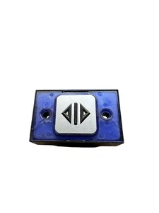 MAC PUARSA - square button reopening + braille - elevator / lift - Picture 1 of 2