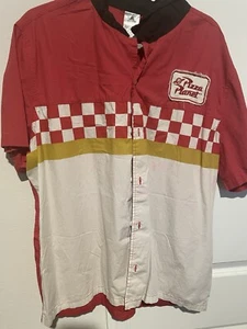 Uniforme Pizza Planet de los Parques Disney Para Hombres XLarge Camisa de Bolos Con Botones Roja - Imagen 1 de 3