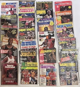 RARE 25 VINTAGE 1970'S-1990'S COLLEGE NBA BASKETBALL MAGAZINE LOT JORDAN MAGIC - Imagen 1 de 11