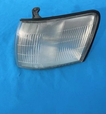 1990 - 1994 年雷克萨斯 LS400 正品原始设备制造商“已测试”左驱动器侧角灯 — 第 1/4 张图片