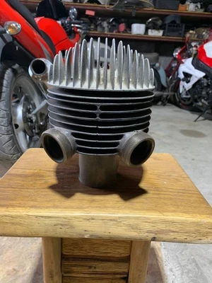 Cabeça de cilindro original para uma motocicleta Jawa 353 Kiwachka - Imagem 1 de 4