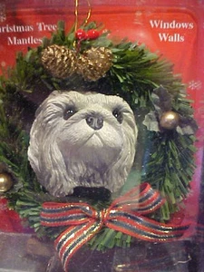 PEKINGNESE   CHRISTMAS WREATH ORNAMENT - Picture 1 of 1