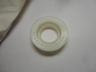 Poulan Weed Eater 530092068 Trimmer Spring Cap for 1400, 1600T, 1700, PP185 - Image 1 of 3