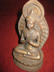 Buddha Figur - Buddah Statue - Buddah Dekofigur - formschön sitzend