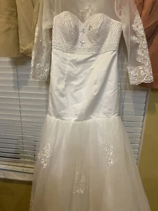 Wedding Dress - Picture 1 of 2