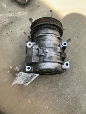 Compresor de aire acondicionado Toyota Prius 2002-2006 conjunto de 6 cilindros OEM. Foto 1 de 2