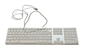 Mint Conditionš„Apple A1243 Ultrathin Slim Wired Aluminum Keyboard 2x USB ports - Picture 1 of 8