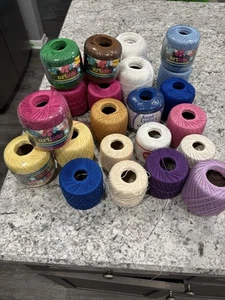 24 Stück neue und gebrauchte Künstler Häkelgarne 100% ägyptische Baumwolle Knäuel - Bild 1 von 4