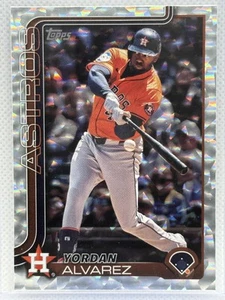 Tablero de aluminio 2025 Topps #244 Yordan Álvarez Silver Crackle - Imagen 1 de 2