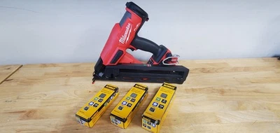 Clavadora con acabado calibre 15 combustible Milwaukee Tool 2839-20 M18 (solo herramienta) Foto 1 de 4