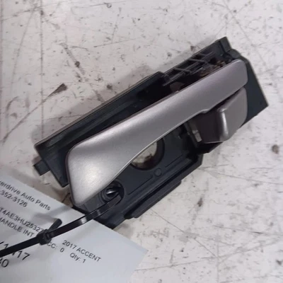 Manija de puerta interior delantero izquierdo del conductor Hyundai Accent 2014 2015 2016 2016 Foto 1 de 4