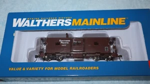 Walthers Mainline 910-8664 Southern Pacific 1907 Internatnl. Bay Window Caboose - Picture 1 of 5
