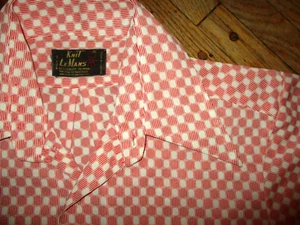 vintage anni '70 CAMICIA LEMANS POLIESTERE DISCO POLI-MAGLIA ODISSEA ROSSO BIANCO GEOMETRICO 16 - Foto 1 di 4
