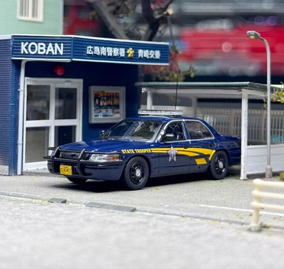 CZ Rollin 1:64 Oregon Police OSP CV CROWN VICTORIA modello pressofuso auto da collezione  - Immagine 1 di 4