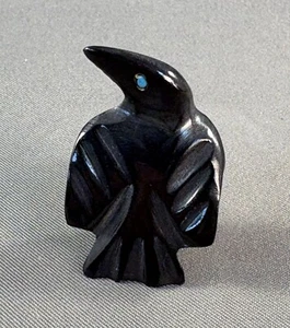 Zuni geschnitzter schwarzer Marmor nach links gerichteter kleiner Rabe Fetisch von Calvert Bowannie, NEU - Bild 1 von 5