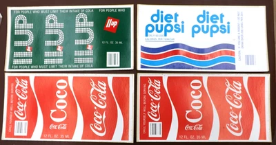 ВИНТАЖНЫЕ СМЕШНЫЕ НАКЛЕЙКИ ЭТИКЕТКИ НА БАНКИ С ГАЗИРОВКОЙ НАКЛЕЙКИ 7UP PEPSI COKE SPOOK JOKE ЛОТ ИЗ 4 - Изображение 1 из 4