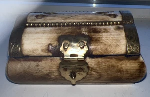 Joyero de baratija forrado arte óseo vintage herrajes de latón importaciones de la nueva era - Imagen 1 de 10