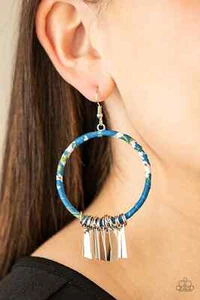 Pendientes de aro de paparazzi con campanas de jardín en azul - Imagen 1 de 2