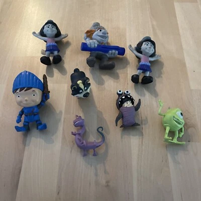 Lote misto de 8 figuras de PVC Disney Pixar MONSTERS INC, mini enfeites de bolo Smurfs - Imagem 1 de 4