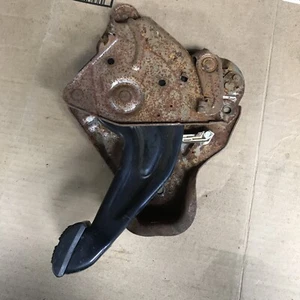 Pedal de freno de emergencia Chevy GMC Suburban Tahoe Yukon Escalade 1995-1999 OEM - Imagen 1 de 3