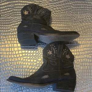 Zigi Soho Women's 7 Denim Western Cowboy Boots Black Distressed Studded Zip - Picture 1 of 7