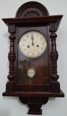 ANTICO OROLOGIO A PARETE A PENDOLO PRIMO 900 NOCE LIBERTY FUNZIONTANTE - Immagine 1 di 4