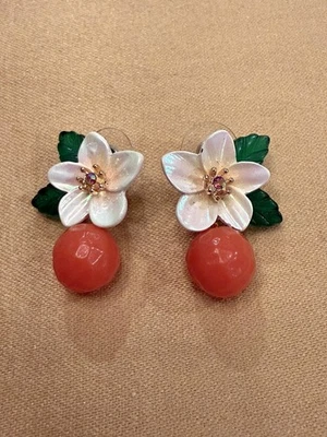 Pendientes perforados azahar con diamantes de imitación Foto 1 de 4