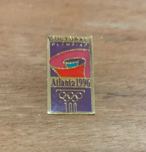1996 Atlanta Olympics Lapel Pin, Cultural Olympiad Festival,100,Gold Tone/Enamel - Imagen 1 de 2