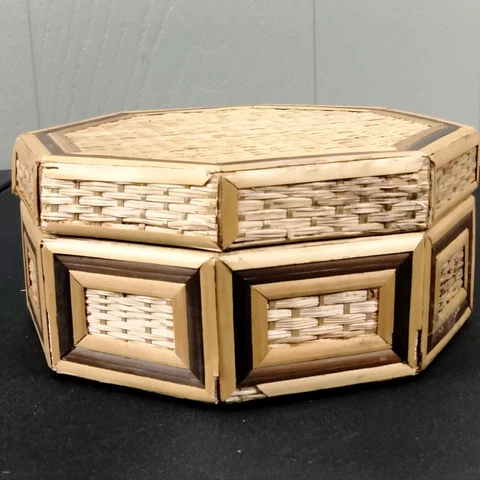 Vintage Grass Basket With Lid Cover