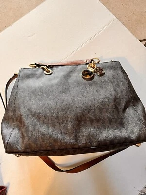 Michael Kors Cynthia Logo Large Leather Satchel Crossbody Shoulder Bag - Image 1 of 4