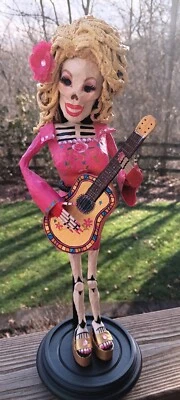 Boneca de guitarra DOLLY PARTON One of a Kind FOLK ART Rockabilly esqueleto ASSINADA ORIGINAL - Imagem 1 de 4