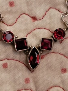 Collana in argento sterling .925 con 5 rubini - Foto 1 di 6