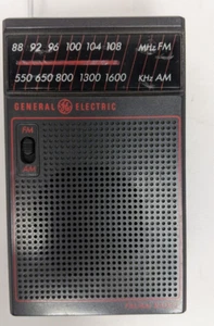 GE AM FM Transistor Radio w/ Belt Clip. 7-25826 Tested Works - Antenna extends - Picture 1 of 6