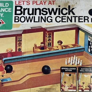 De colección 1974 Questor Let's Play at Brunswick Bowling Center Juego Guía Infantil - Imagen 1 de 15
