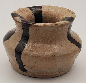 Primitive Keramik Übertopf Topf Vase Handarbeit hellbraun schwarz rund klein signiert - Bild 1 von 5