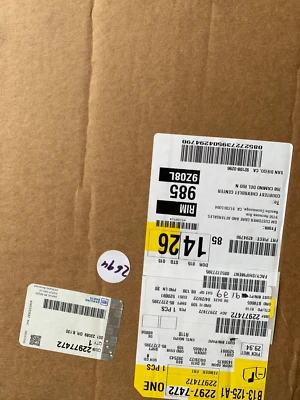 Guardabarros delantero genuino GM 23303550 Foto 1 de 4