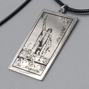 Collar Colgante Carta Tarot El MAGO Arcanos Mayores Tono Plata Cordón Negro 18" - Imagen 1 de 2