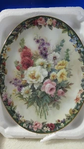 Lena Liu’s Floral Cameos Plate Bradford Exchange REMBRANCE FIRST Issue 8.75” - Bild 1 von 3