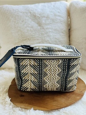 Estuche de maquillaje cosmético Estee Lauder tejido de paja bronceado tren grande con etiqueta de viaje Foto 1 de 4